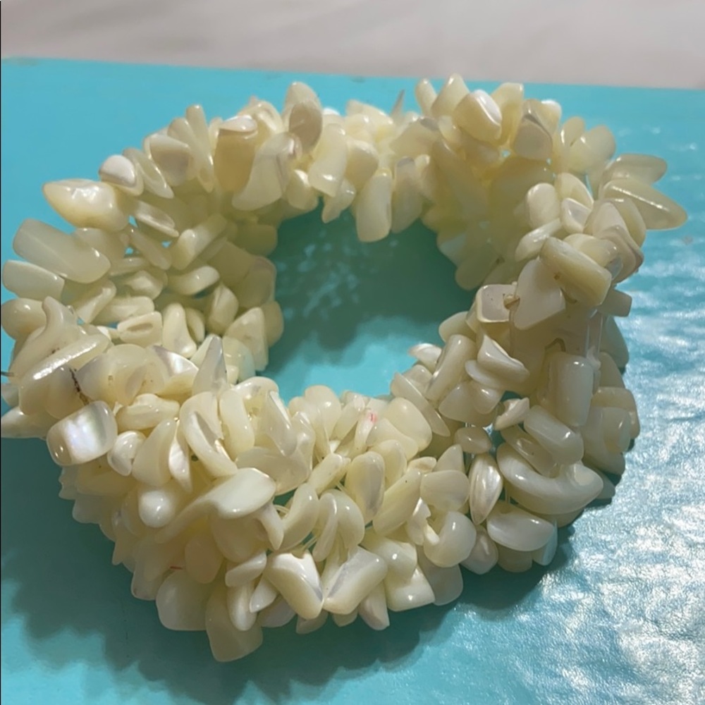 Shell Stretch Bracelet